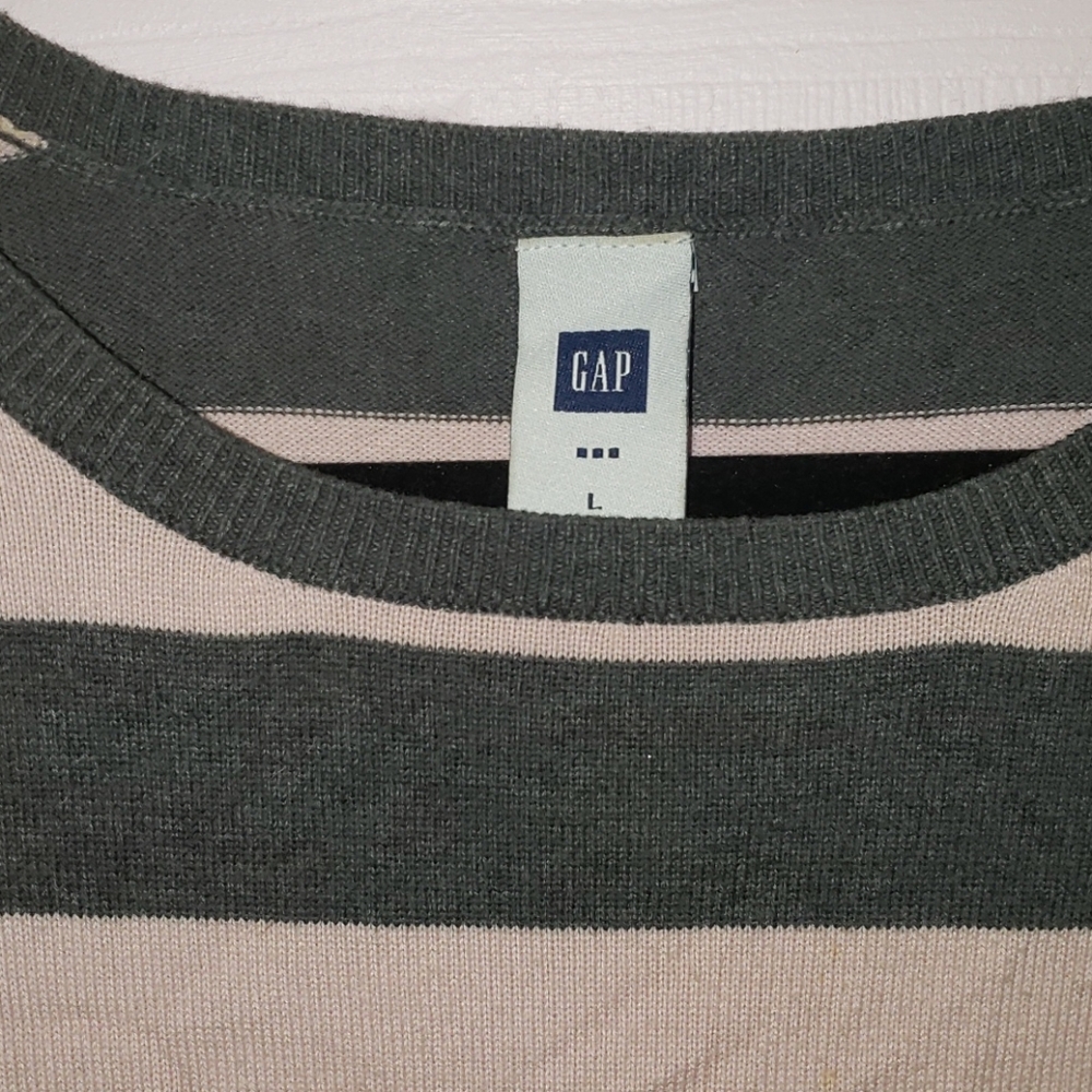 GAP Sweater - Picture 2 of 3